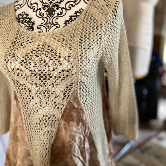 LADIES WOMENS  SIZE SMALL CROCHET LACE TRIMMED TAN DRESS - Picture 2 of 7